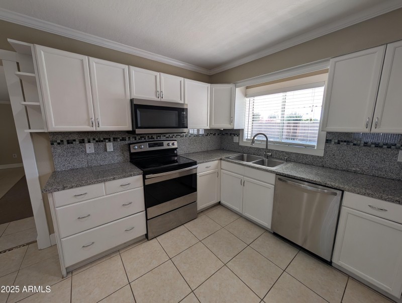 PXL_20251006_215231972