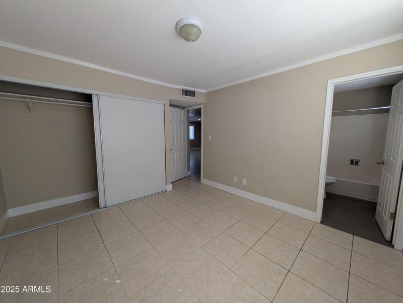 PXL_20251006_215510170