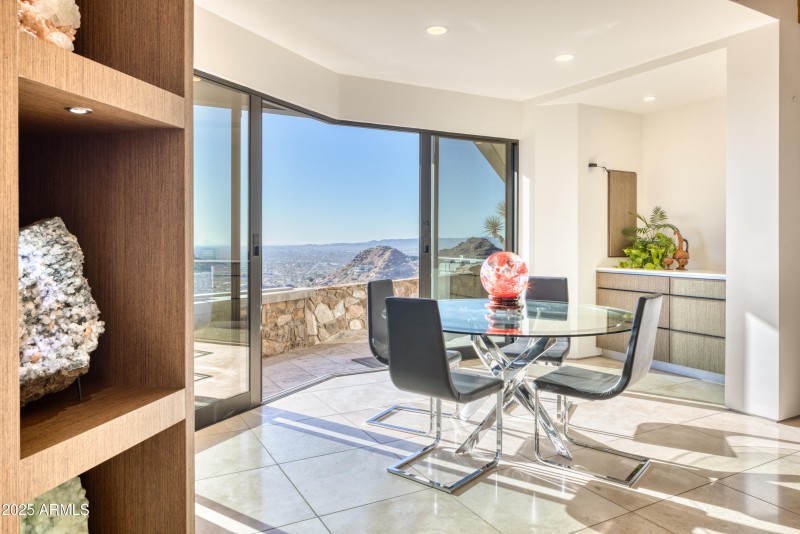 Breakfast Room