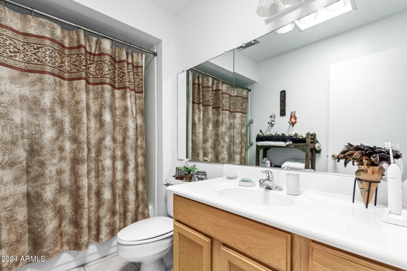 Full Bathroom 1