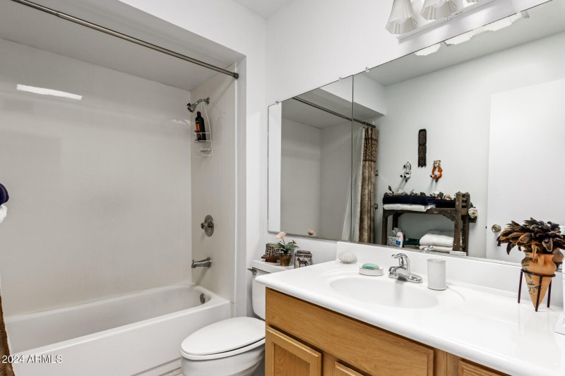 Full Bathroom 2