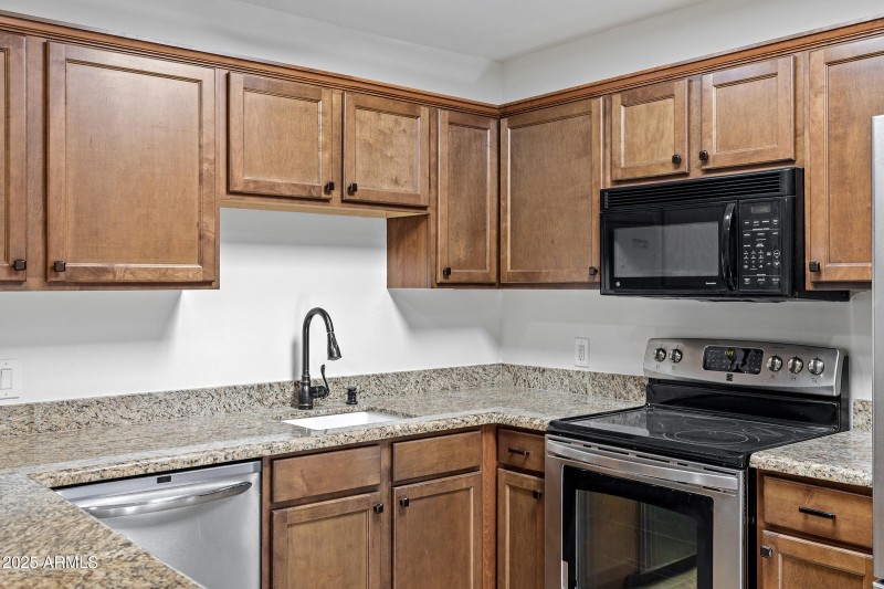 6531 N 16th Dr-13
