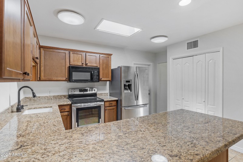 6531 N 16th Dr-14