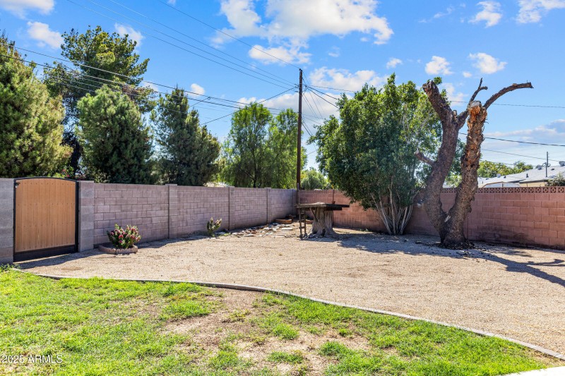 6531 N 16th Dr-32