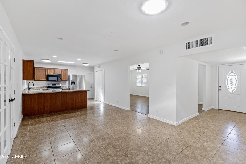 6531 N 16th Dr-10