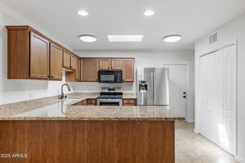 6531 N 16th Dr-11