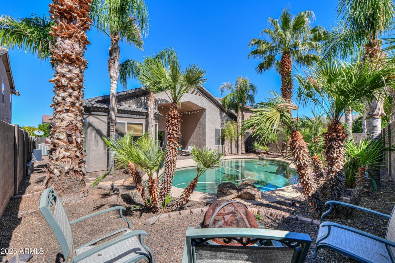 1653 W Green Tree Dr