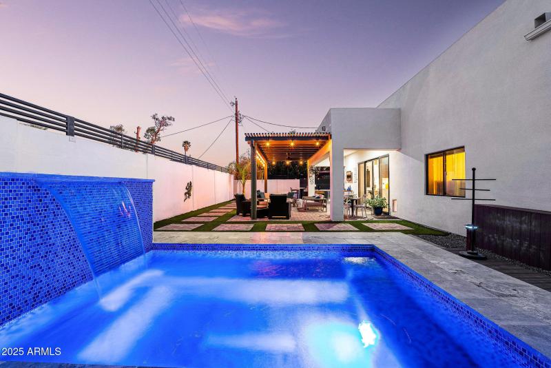 007_north_83rd-49_760