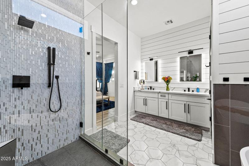 035_north_83rd-32_808