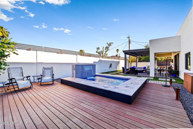 041_north_83rd-11_374