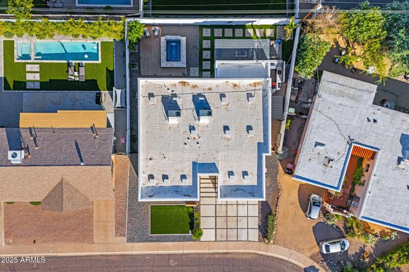 047_north_83rd-2_602