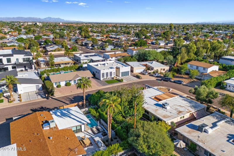 048_north_83rd-3_438