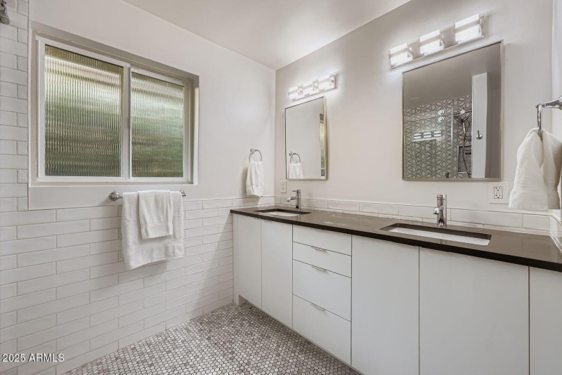 PRIMARY ENSUITE BATHROOM