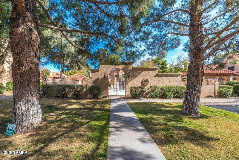 Lush Community Grounds