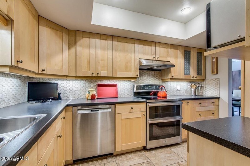 Kitchen 01
