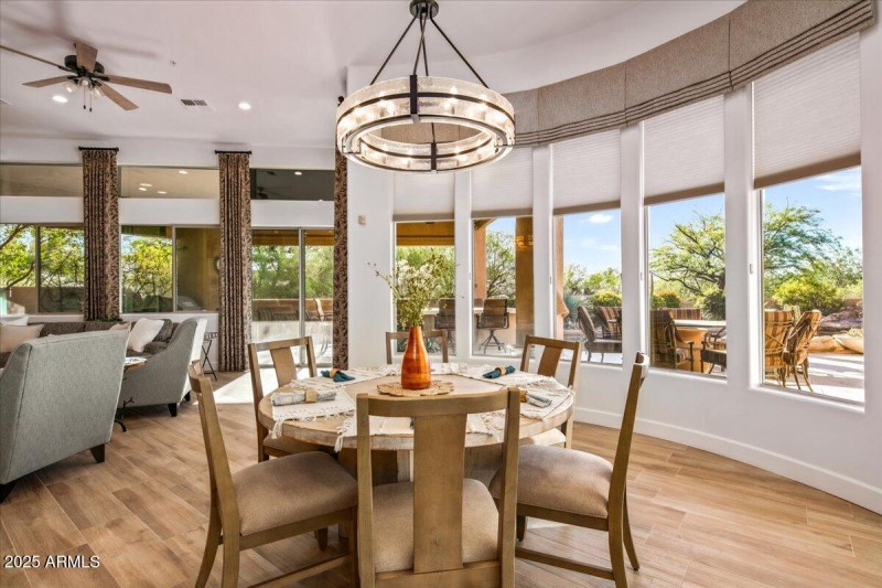 21-Breakfast Nook Views