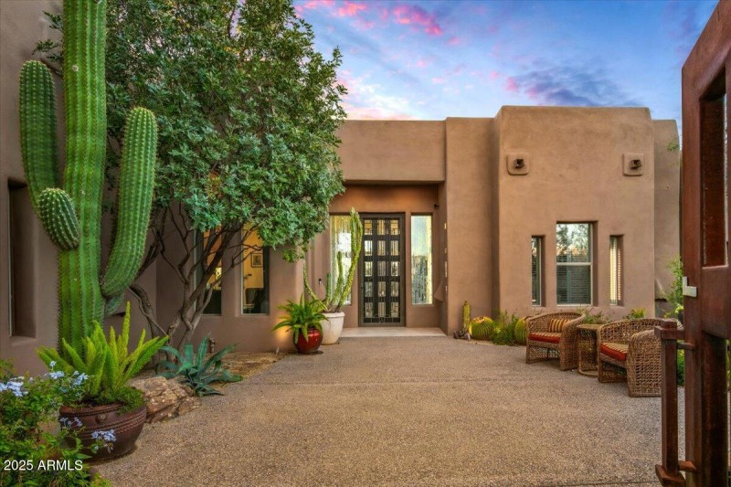 10-Front Court Yard Entry