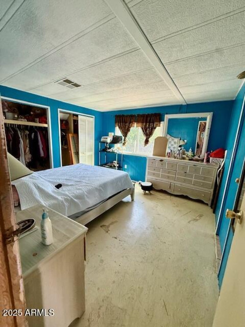 MAIN ROOM