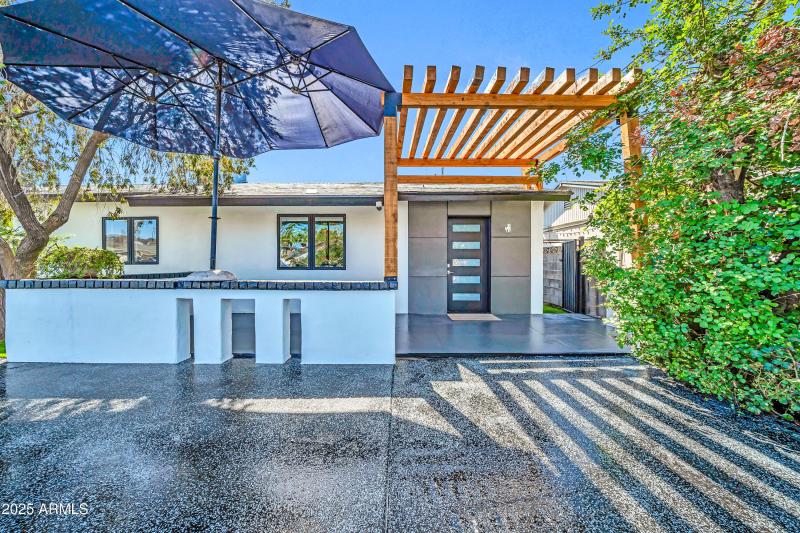833 E Butler Dr-4