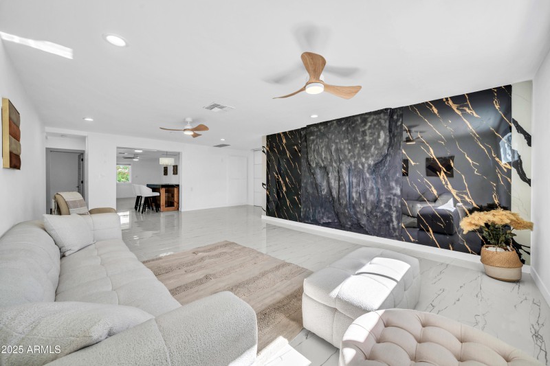 833 E Butler Dr-7