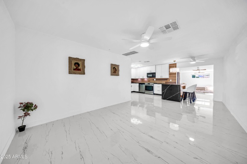 833 E Butler Dr-12