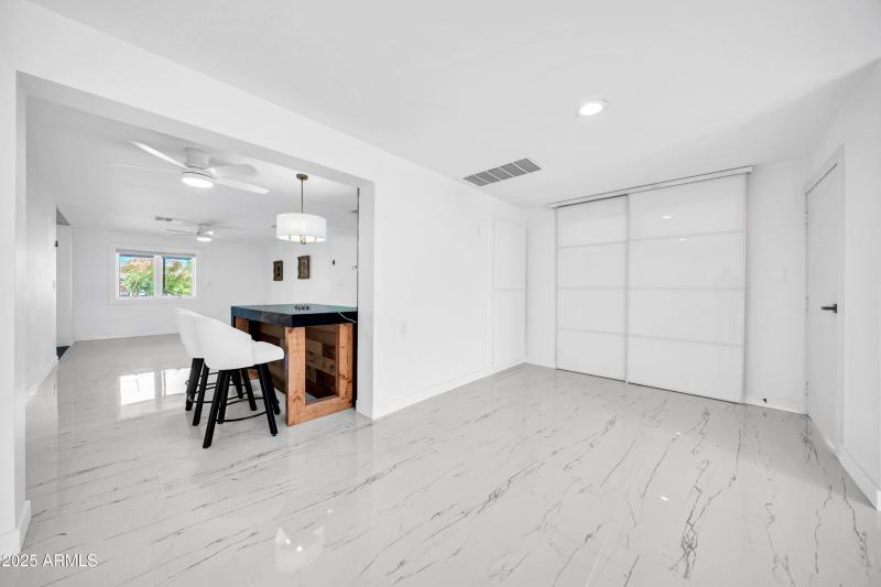 833 E Butler Dr-14