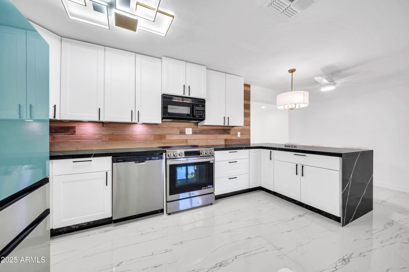 833 E Butler Dr-16