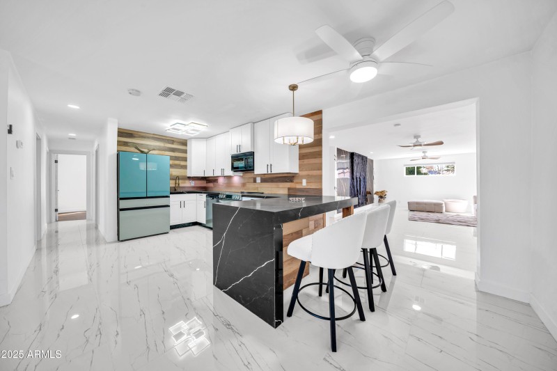 833 E Butler Dr-20