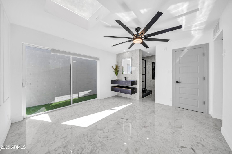 833 E Butler Dr-24
