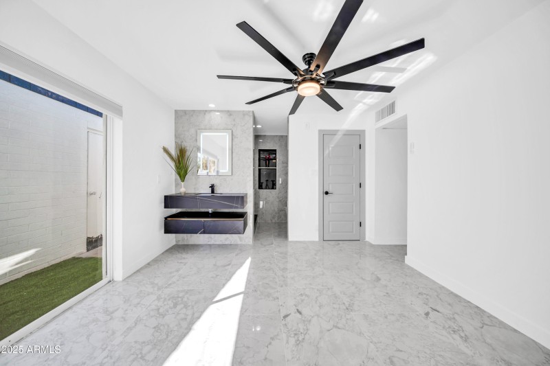 833 E Butler Dr-21