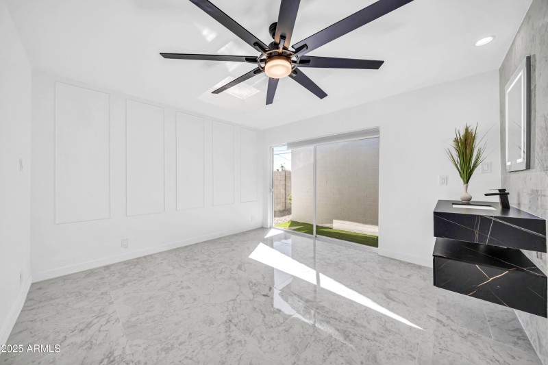 833 E Butler Dr-28