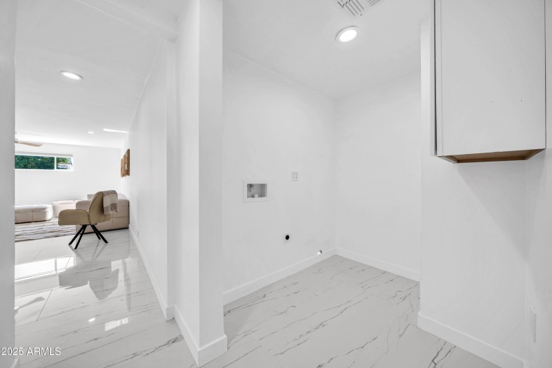 833 E Butler Dr-30