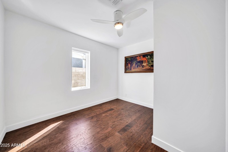 833 E Butler Dr-35