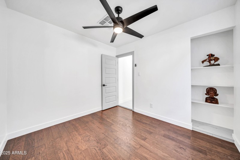833 E Butler Dr-33