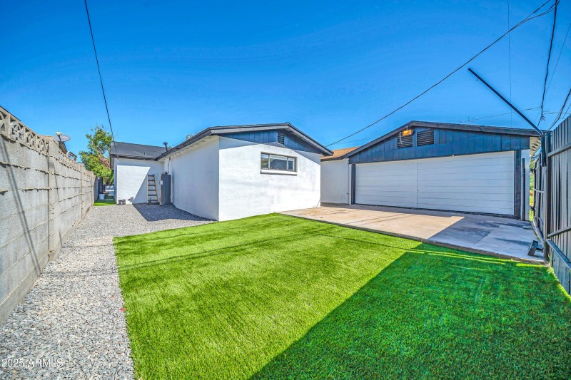833 E Butler Dr-43