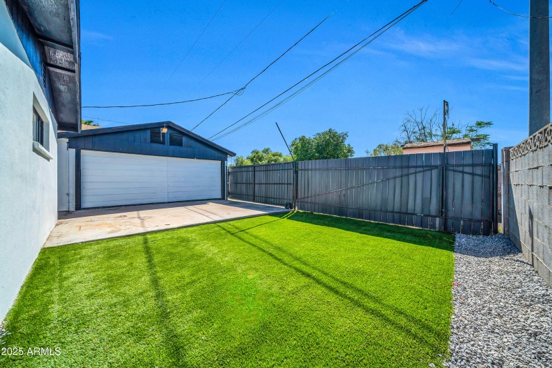 833 E Butler Dr-42