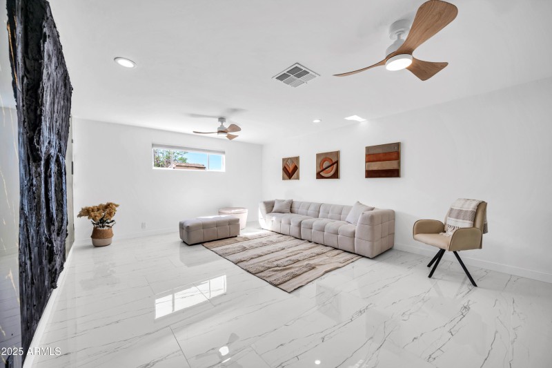 833 E Butler Dr-9