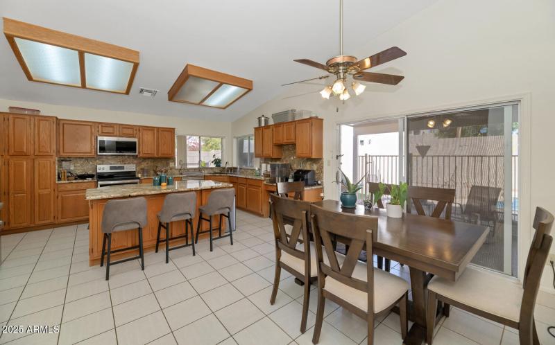 2718 E South Fork Dr-large-009-016-2718