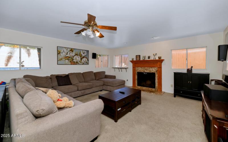 2718 E South Fork Dr-large-013-019-2718