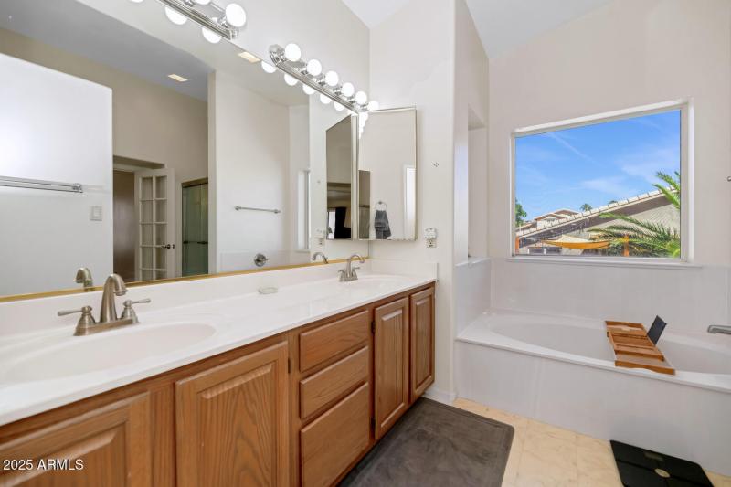 2718 E South Fork Dr-large-018-020-2718