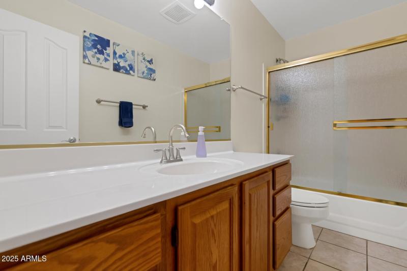 2718 E South Fork Dr-large-026-022-2718