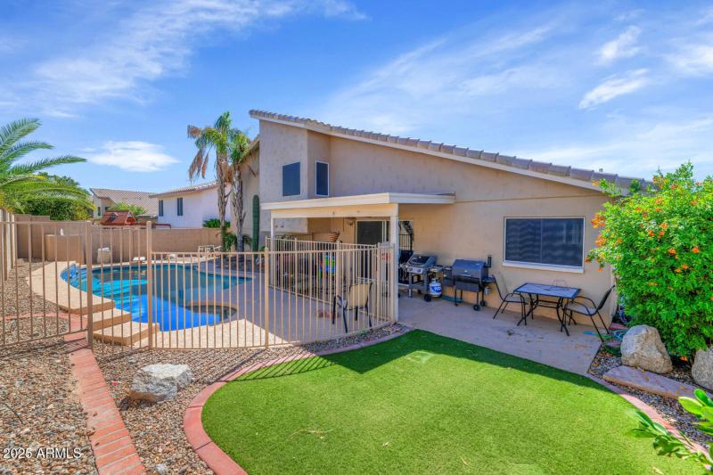 2718 E South Fork Dr-large-033-014-2718