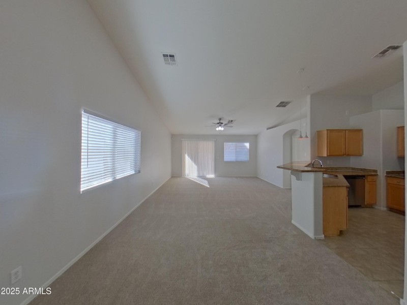 2_pc_XHo8DDhAi7_Lc8jVmr3a3_layout_1