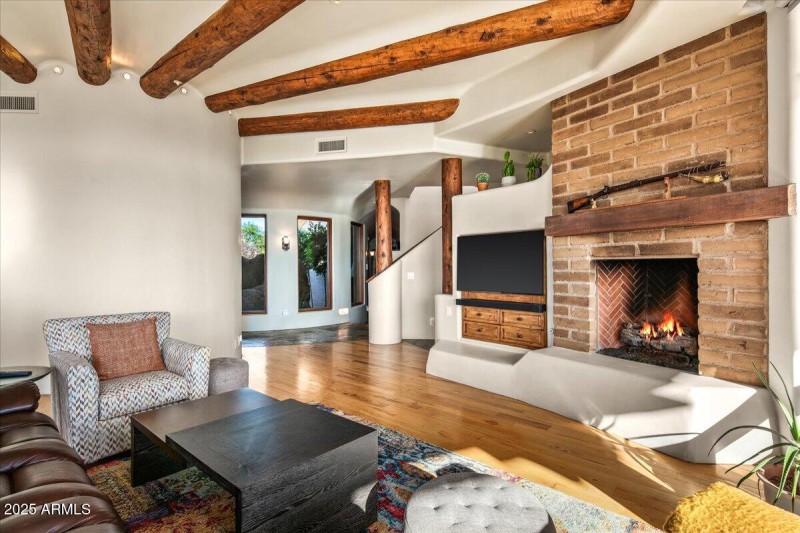 21-Family Room Details