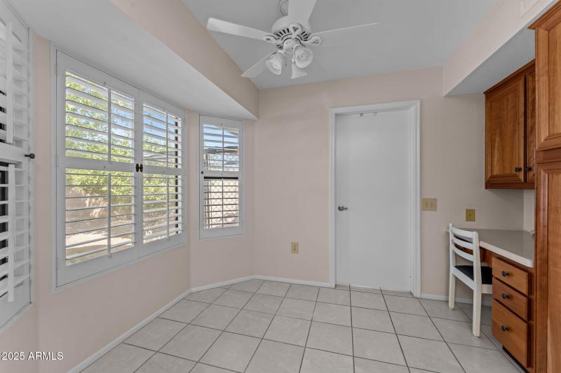 Dinette with bay window