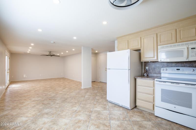 14225 N 39th Way-11