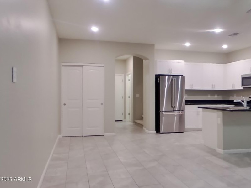 3_pc_m5EPflR1XN_5W7E1JDUVj_other_room_qo