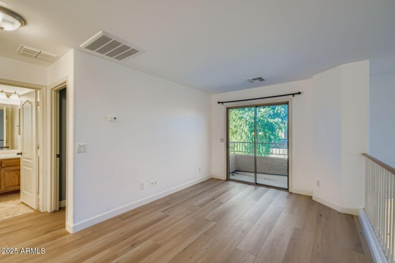 26 2nd Floor Landing