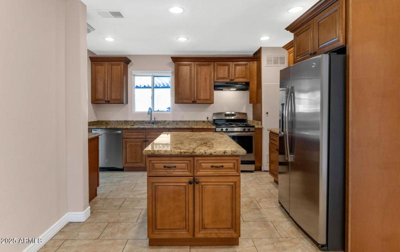 2726 E Fairmount Ave