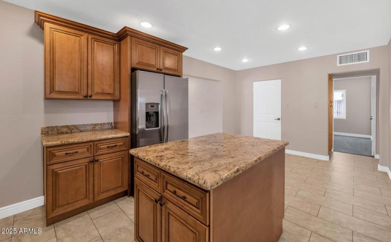 2726 E Fairmount Ave